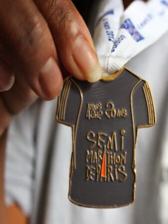 paris marathon medal-featured image