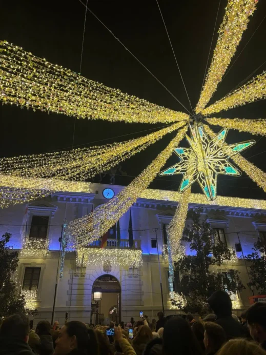 Christmas- streamers-in-Spain-Granada