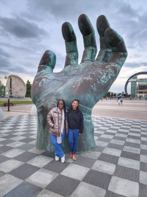 Stacey, Robyn, land, Hand of Harmony, Pohang