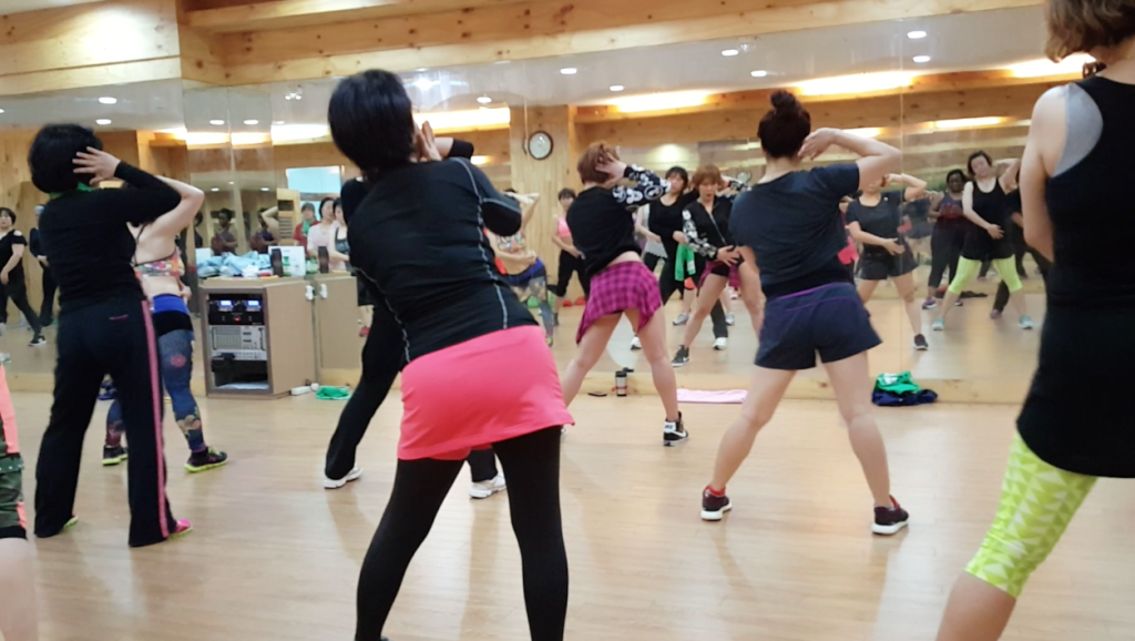 k-pop star American k-pop star dancing disco sexy hip swings duffelbagspouse duffelbagspouse 