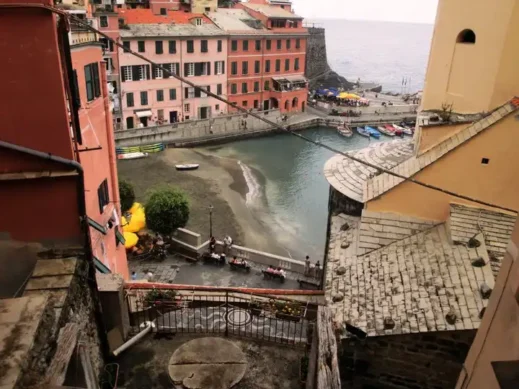 Vernazza Harbor View from Above, Cinque Terre Italy – Rooftops, Boats, and Seaside, hiking cinque terra, Cinque Terra boats2, Cinque Terra Hike, Via dell’Amore Walkway, Cinque Terre Italy – Traveler Under Love Locks on the Romantic Coastal Path