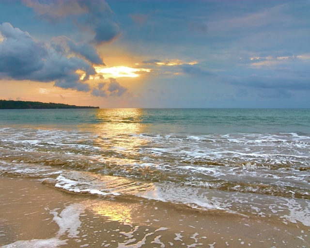 Beautiful Southeast Asia destinations- bali-beach-sunset-2-1345368-640x512