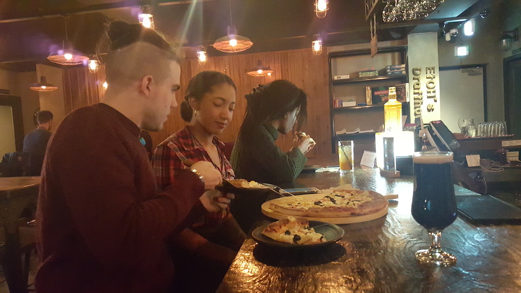 The best bars in Daegu have great food and some are breweries with craft beer, wine and cocktails too which make them great bars for non beer lovers too. Etohs Pizza Couple sm
