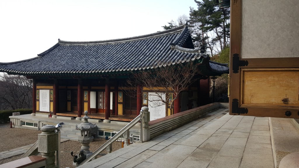 temple2-1024x576 Hiking the Apsan Kosangol Valley Trail in Daegu South Korea