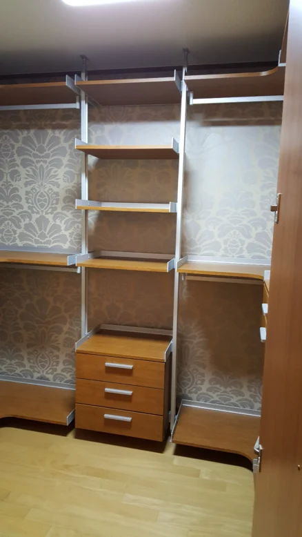 Hyperion walkin-closet