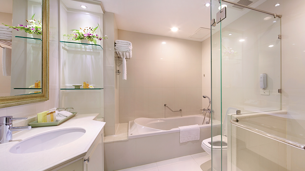 Grande Centre Point Hotel Ratchadamri Bangkok bath