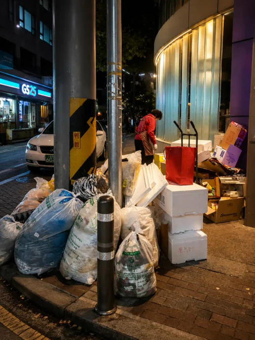 Lack of trash cans, South Korea