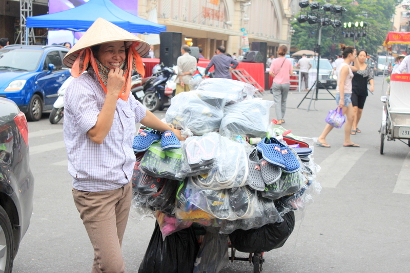 duffelbagspouse travels hanoi street vendor