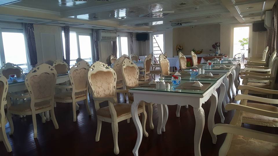 The Signature Cruises Senior Suite Halong Bay Senior Suite dining room