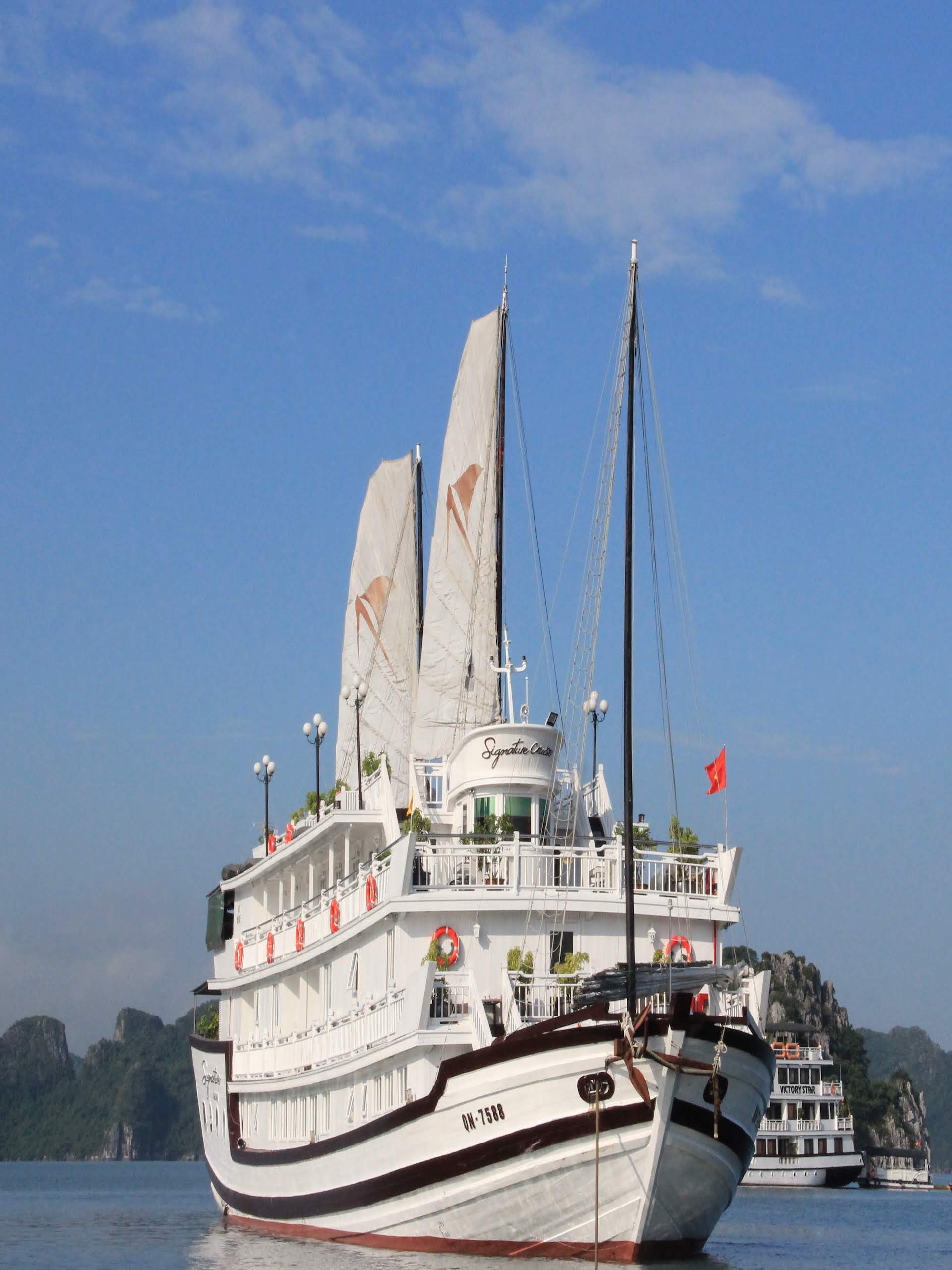 white signature junk boat Halon Bay Vietnam