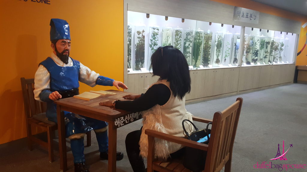 Yangnyeongsi Museum of Oriental Medicine consultation desk