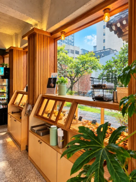 Mansion5, Bakery window, pastries