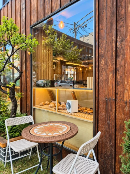 Mansion5 Outdoor Bakery Cafe Seating
