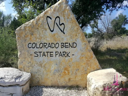 hiking Colorado Bend Rock State Park