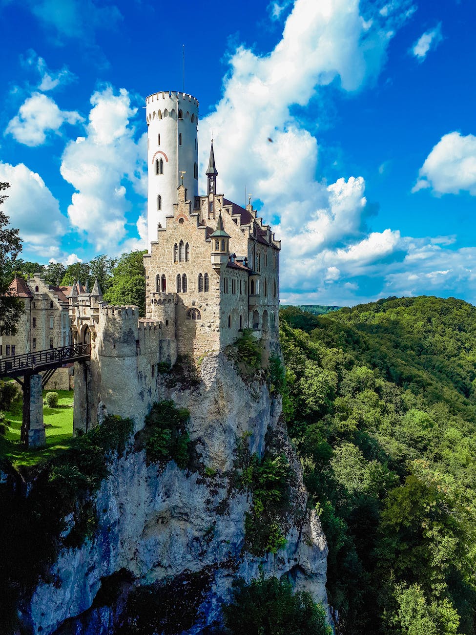 photo of lichtenstein castle