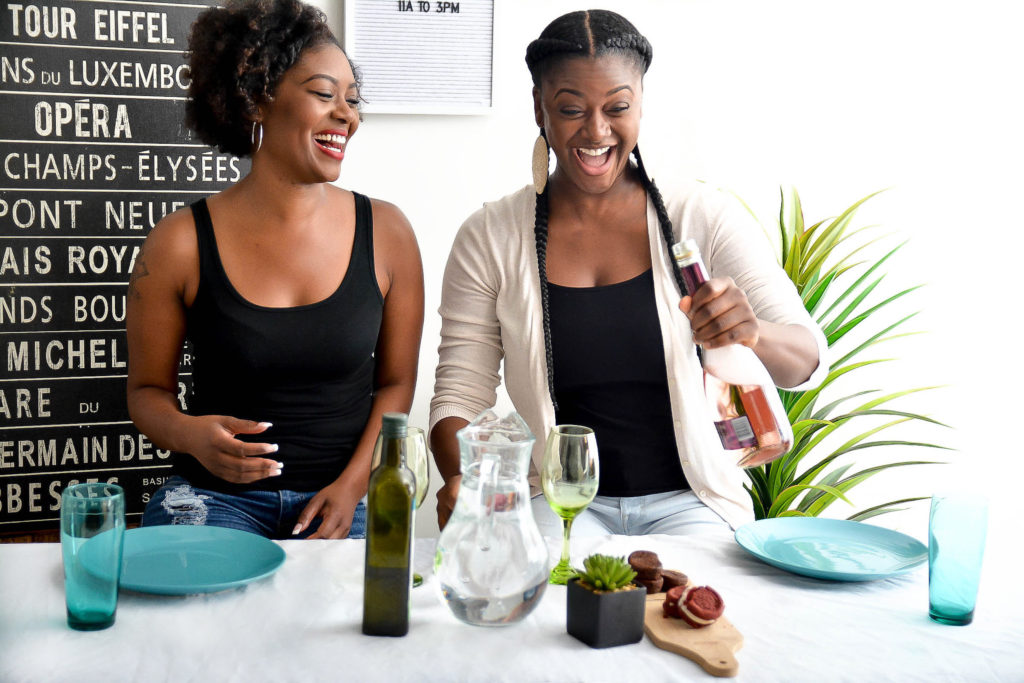 How to travel with friends, Making friends who blog is like making friends at work and the gym. We find jobs & true love on the Internet. How to turn blogging friends into real ones. (and Stay Friends Afterwards)