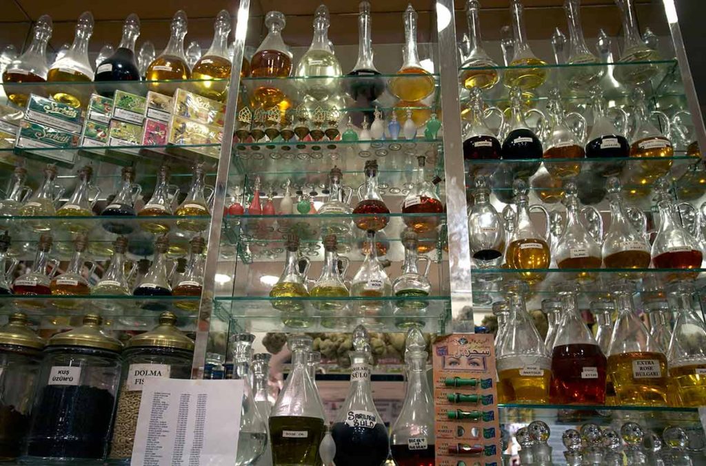perfume-bottles-at-spice-bazaar-1024x677 Buying Aromatherapy and Essential Oil Souvenirs in Turkey