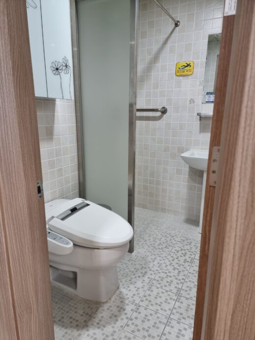 Surgery: bathroom at Yeungnam University Hospital in Daegu
