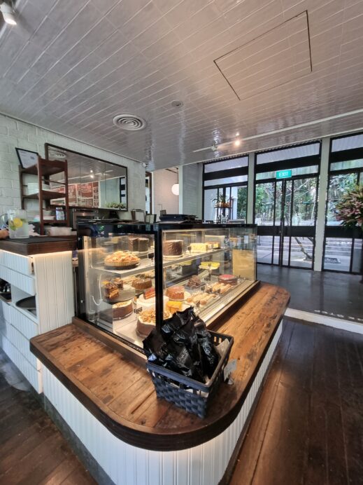 Coffee shop PS.Cafe in Singapore desseers selection