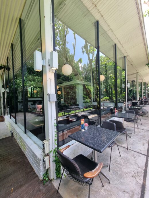 Coffee shop PS.Cafe in Singapore rear view