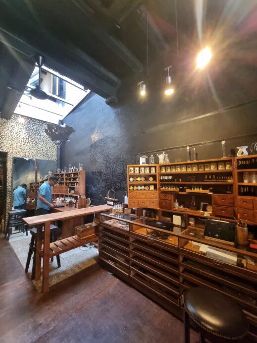 artisanal perfume Sifr worshop