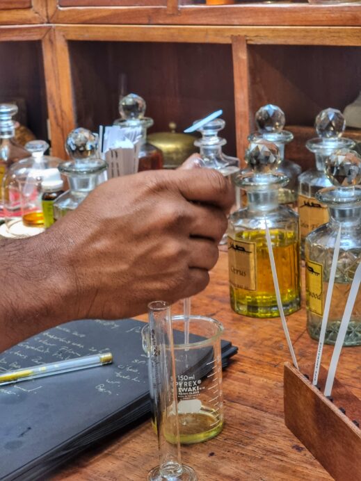Signature scent Mixing chemicals
