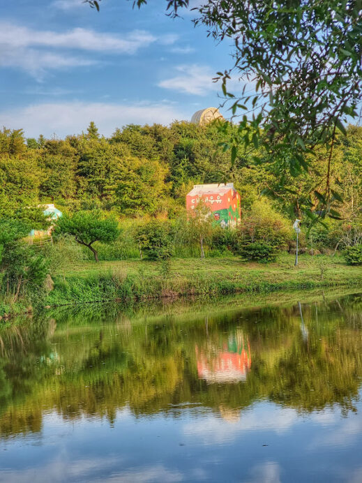 Desanae Ranch in Gachang building reflection