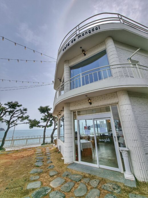 Things to do in Yeosu Cafe De Mongdol cafe