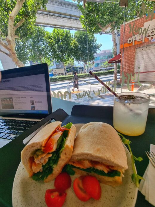 Daegu Lunch cafes The Nose Cafe chicken sandwich