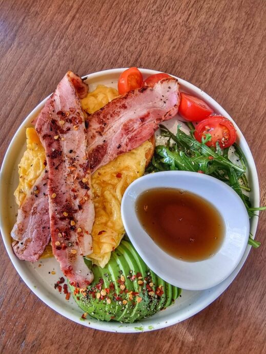 Daegu Bruch Cafes - Loewe Flores big breakfast