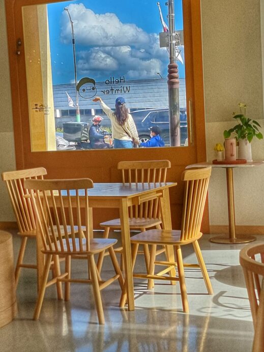 Pohang Cafe Hello Winter Cafe large window to the beach