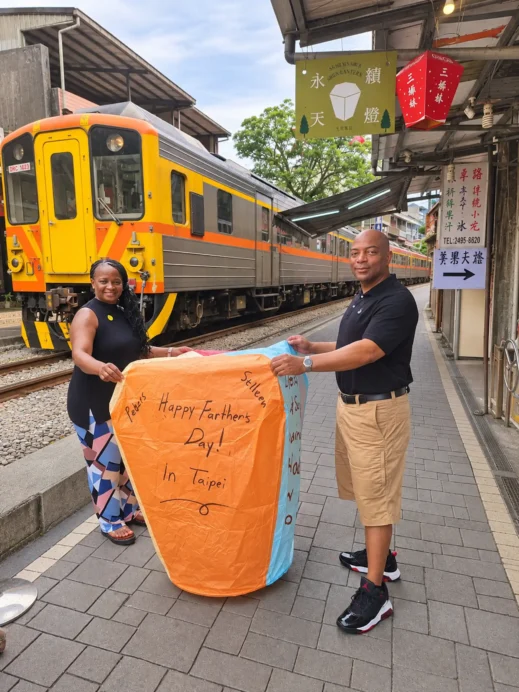 Klook, Taiwan, Lantern by the Train