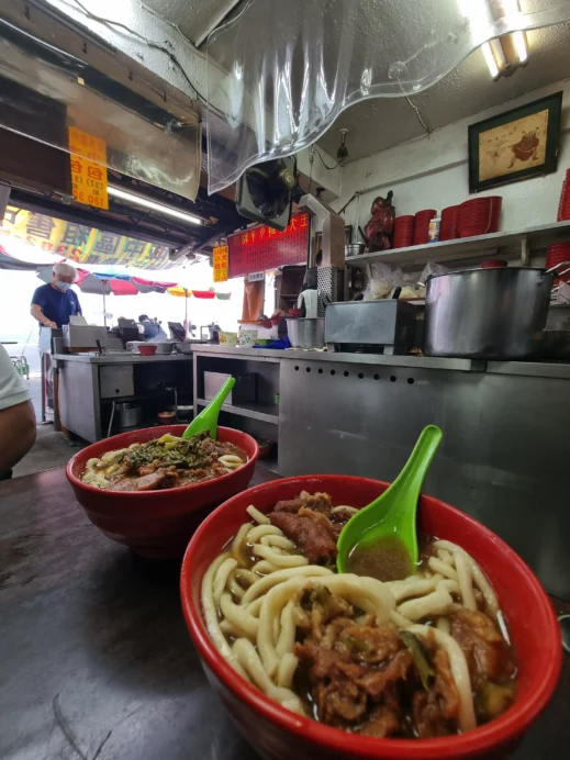 Lao-Pai-Niu-Rou-Mien-bowls