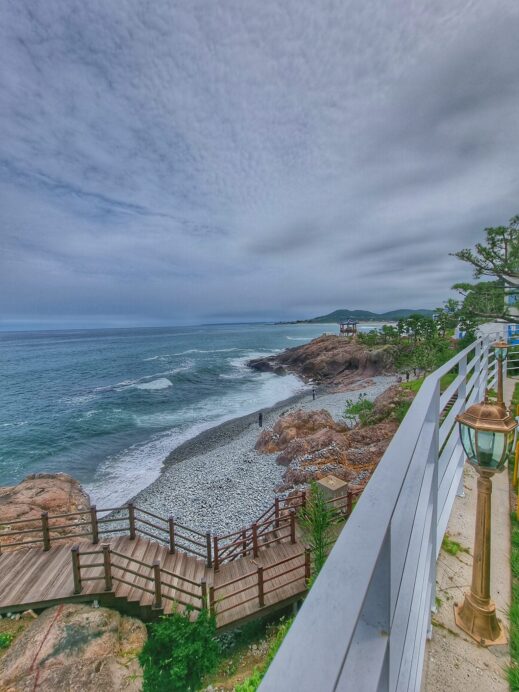 Pohang Cafe Odin Bakery & Cafe  wooden walk ocean