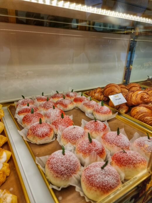 Pohang Cafe Odin Bakery & Cafe  peaches
