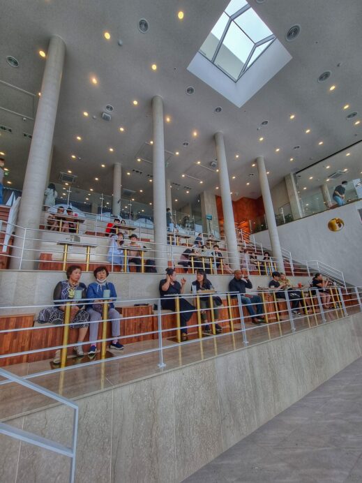 Pohang Cafe Odin Bakery & Cafe  auditorium seating