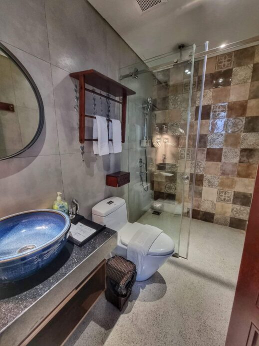 Seahorse Hostel Danang bathroom