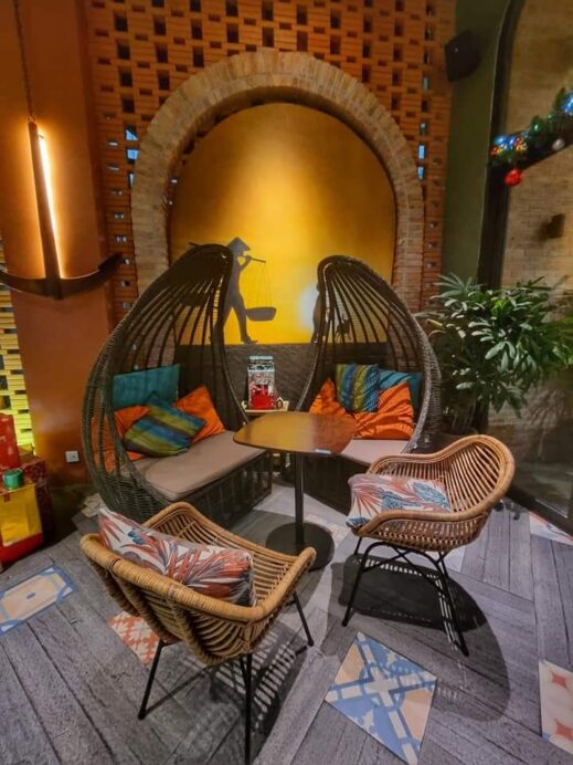 Seahorse Hostel Danang seating