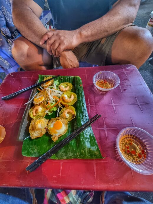 Seahorse Hostel Danang street food