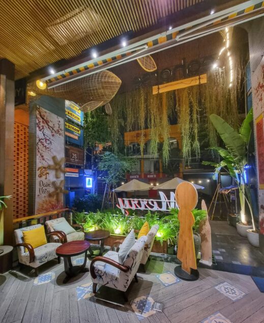 Seahorse Hostel Danang street side