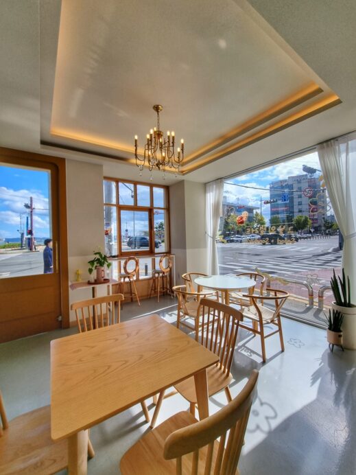 Pohang Cafe Hello Winter Cafe inside view