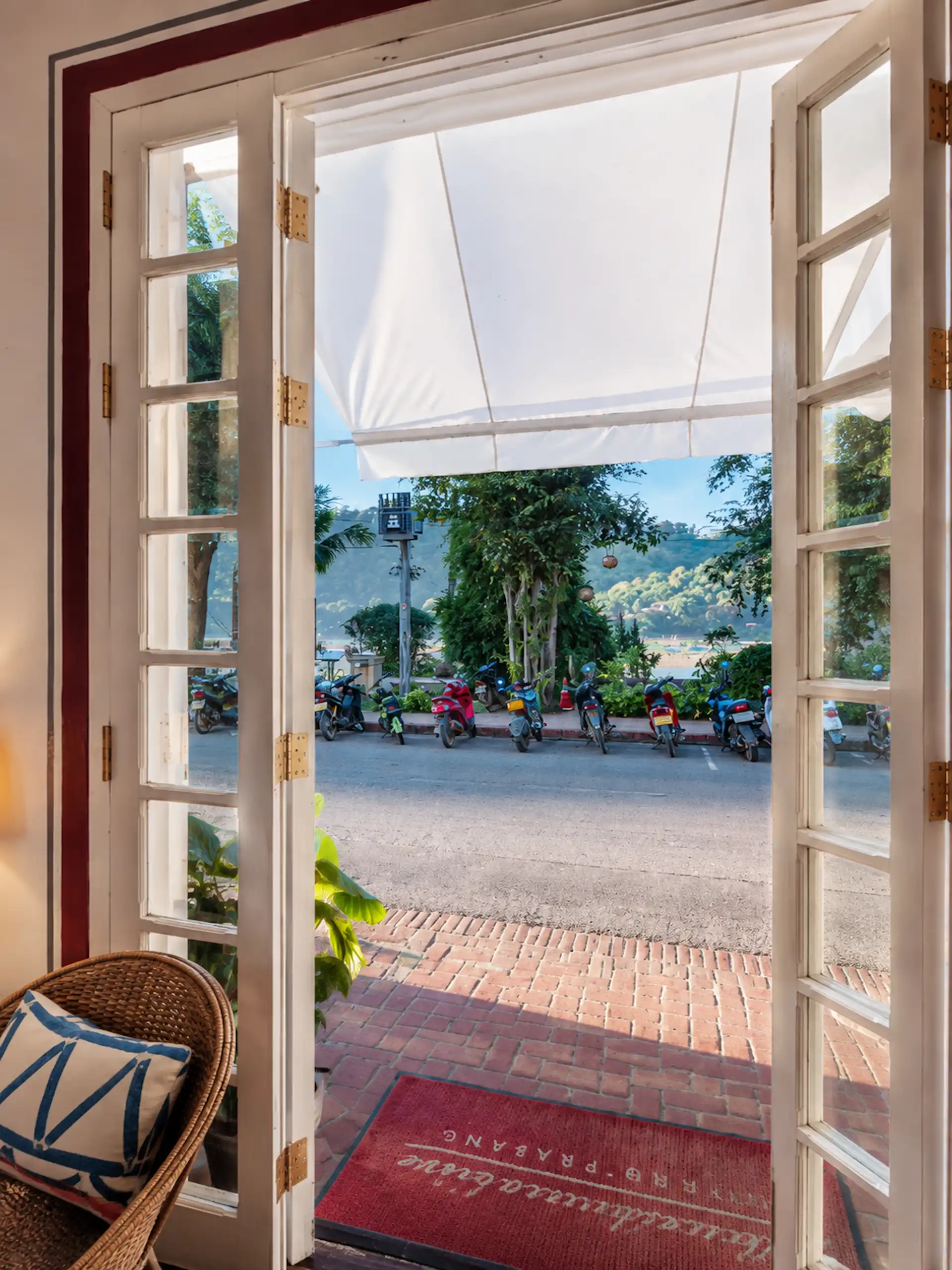 Bell Rive Hotel, Luang Prabang, open door, bikes
