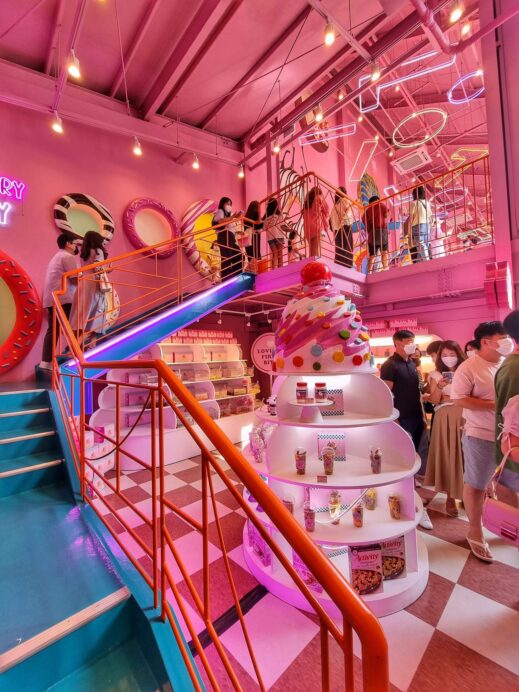 Malddong+Donuts+outsidePaju: Snapshots into it's Unique Cafe Scene- Malddong+Donuts+cake