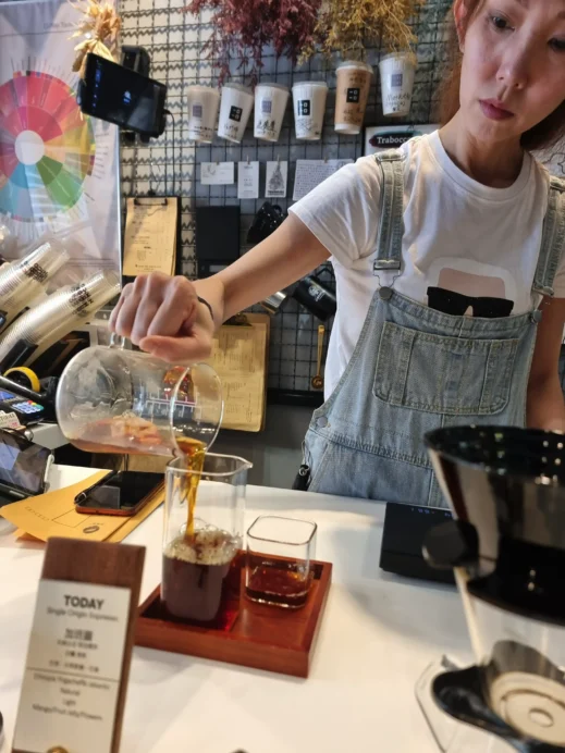 Taipei Cafe coffee pour