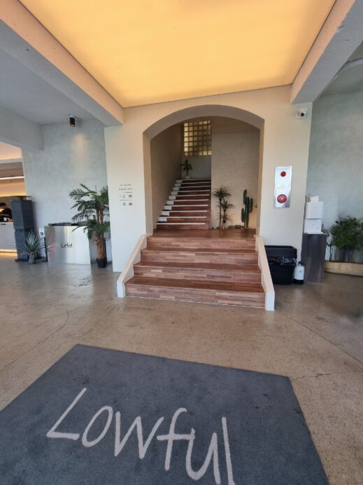 Lieful Cafe door entrance