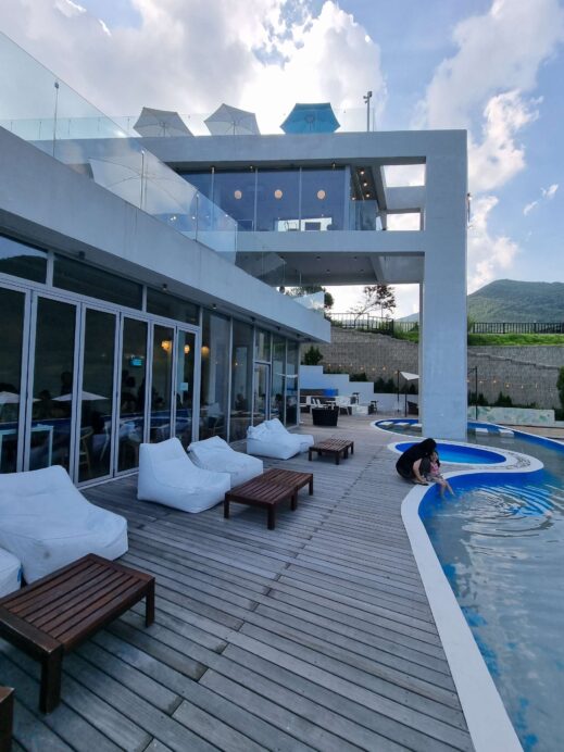 Baraemi Vanessa poolview