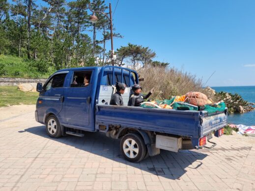 haenyeo preparing to dive