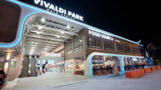 Food-Court-AT-VIVALDI-PARK