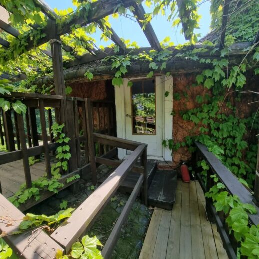 Liebervoll Treehouse Cafe shade door