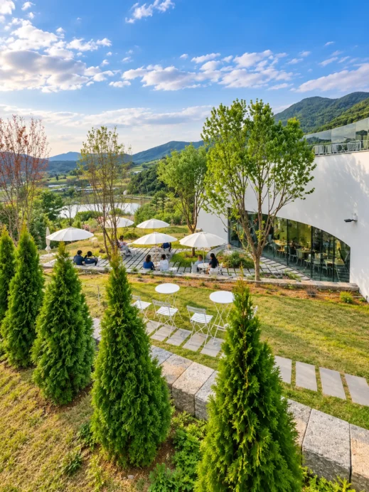 Panoramic Mountain Cafe Terrace